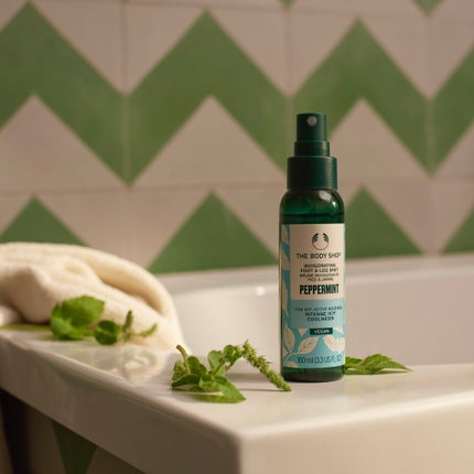 THE BODY SHOP公式アカウントのクチコミ「\足すっきり💙👣足用化粧水/
ペパーミントオイル*1配合で
クールな使い心地の足用スプレー💙.....」(1枚目)