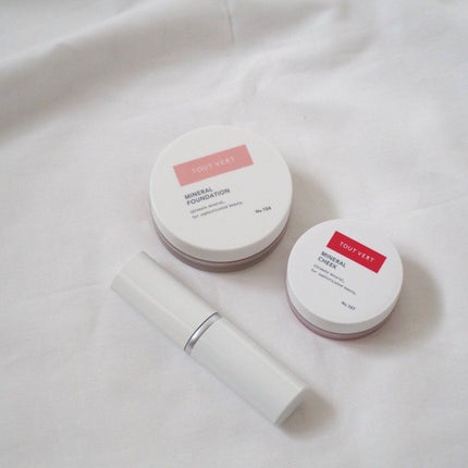 ミネラルファンデーション やや艶あり/TOUT VERT/パウダーファンデーションを使ったクチコミ(2枚目)