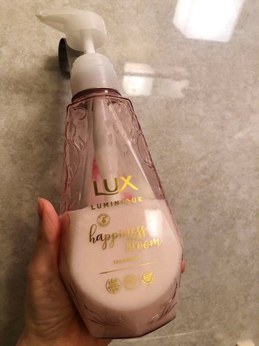 ＼本音すぎるレビュー💇‍♀️✨／

LUX ルミニーク ハピネスブルーム 
シャンプー／トリートメント

を少し前にプレゼント🎁して頂きました♡


シャンプーはまだ他に使ってる物があるので
トリートメ