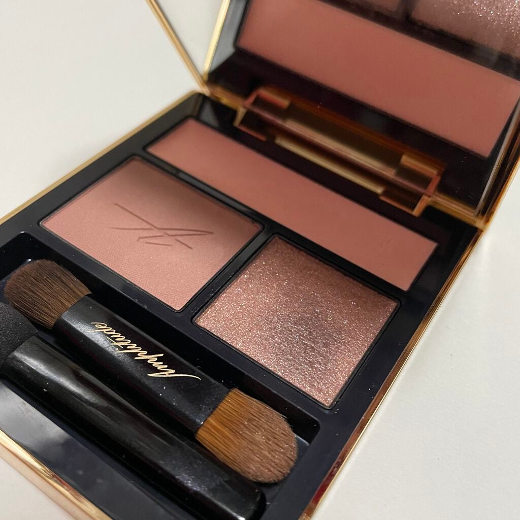 瀬名♡フォロバ on LIPS 「アンプリチュードのアイシャドウパレット♡ピンクベージュのカラー..」(1枚目)