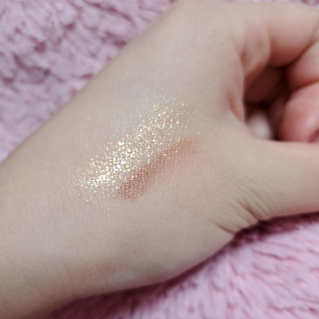 ちか on LIPS 「ウィッチズポーチセルフィーフィックスピグメント??の01番!英..」(2枚目)