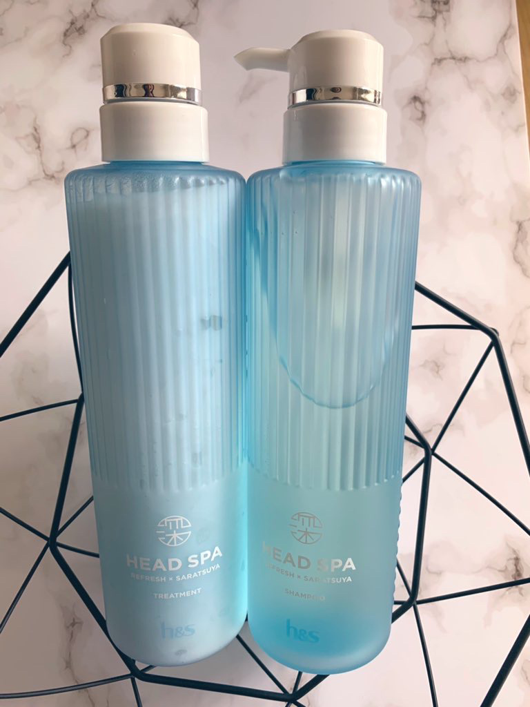 
h&s の深体験ヘッドスパ
リフレッシュ✖️さらつや
水色のボトルでスマートで可愛い
シャンプー&トリートメントです💓

毛穴の汚れを落としてくれて髪の質感をリセットしてくれてさらつや髪に😆

リフレッシュリリーの香りで爽やかでとって