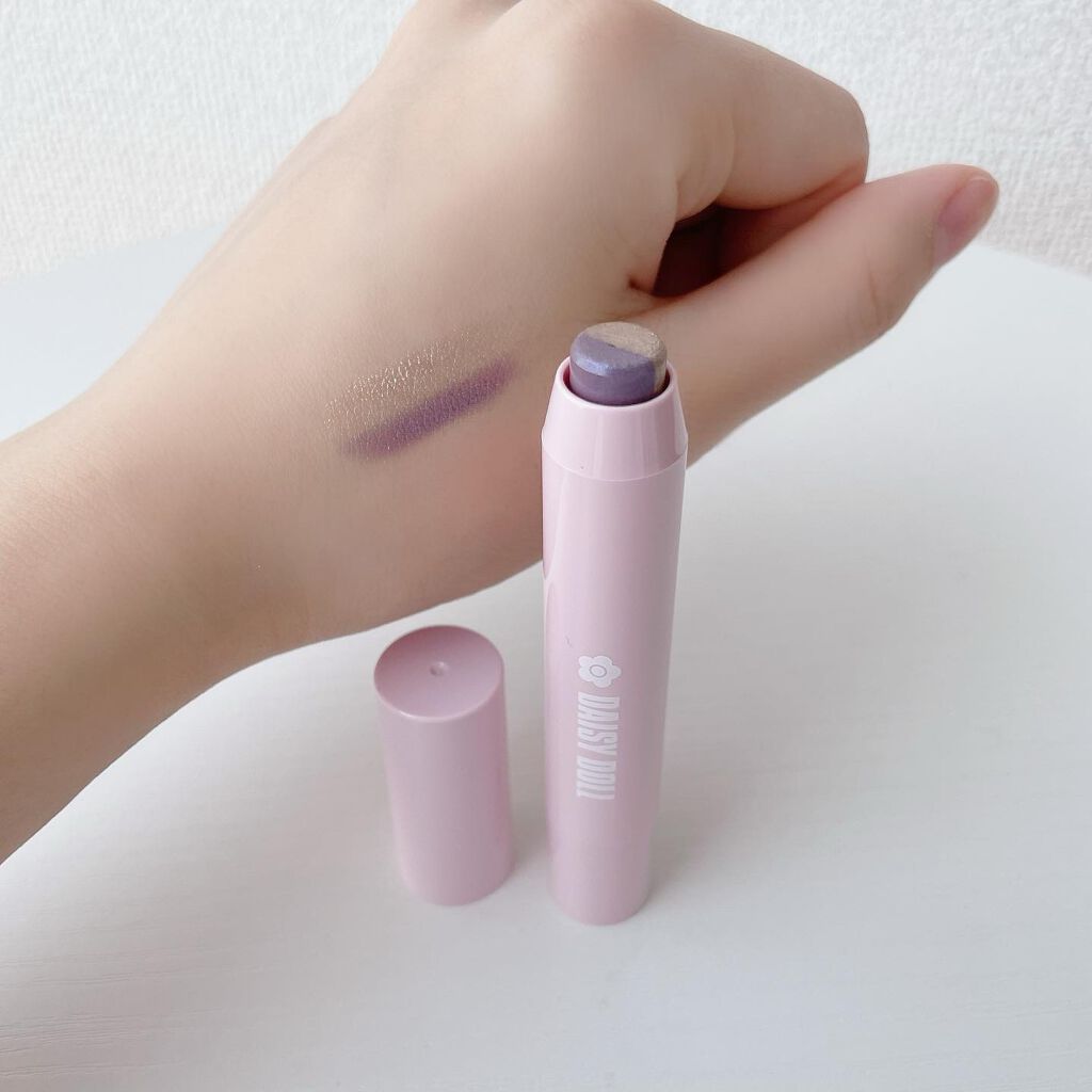 デュアル カラー スティック V-01（スモーキーバイオレット）/DAISY DOLL by MARY QUANT/スティックアイシャドウを使ったクチコミ（1枚目）