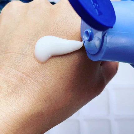 プレミアムボディミルク ホワイトニング【医薬部外品】 /ニベア/ボディミルクを使ったクチコミ(4枚目)