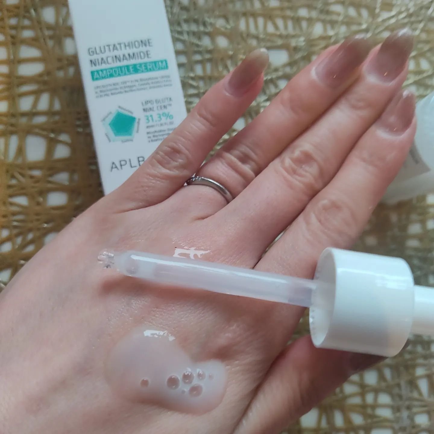 グルタチオンナイアシンアミドアンプルセラム/APLB/美容液を使ったクチコミ（2枚目）