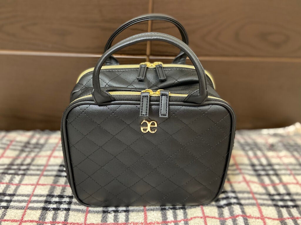 リュウ on LIPS 「ElegancePARIS自立するコスメポーチBOOKレビュー..」(1枚目)