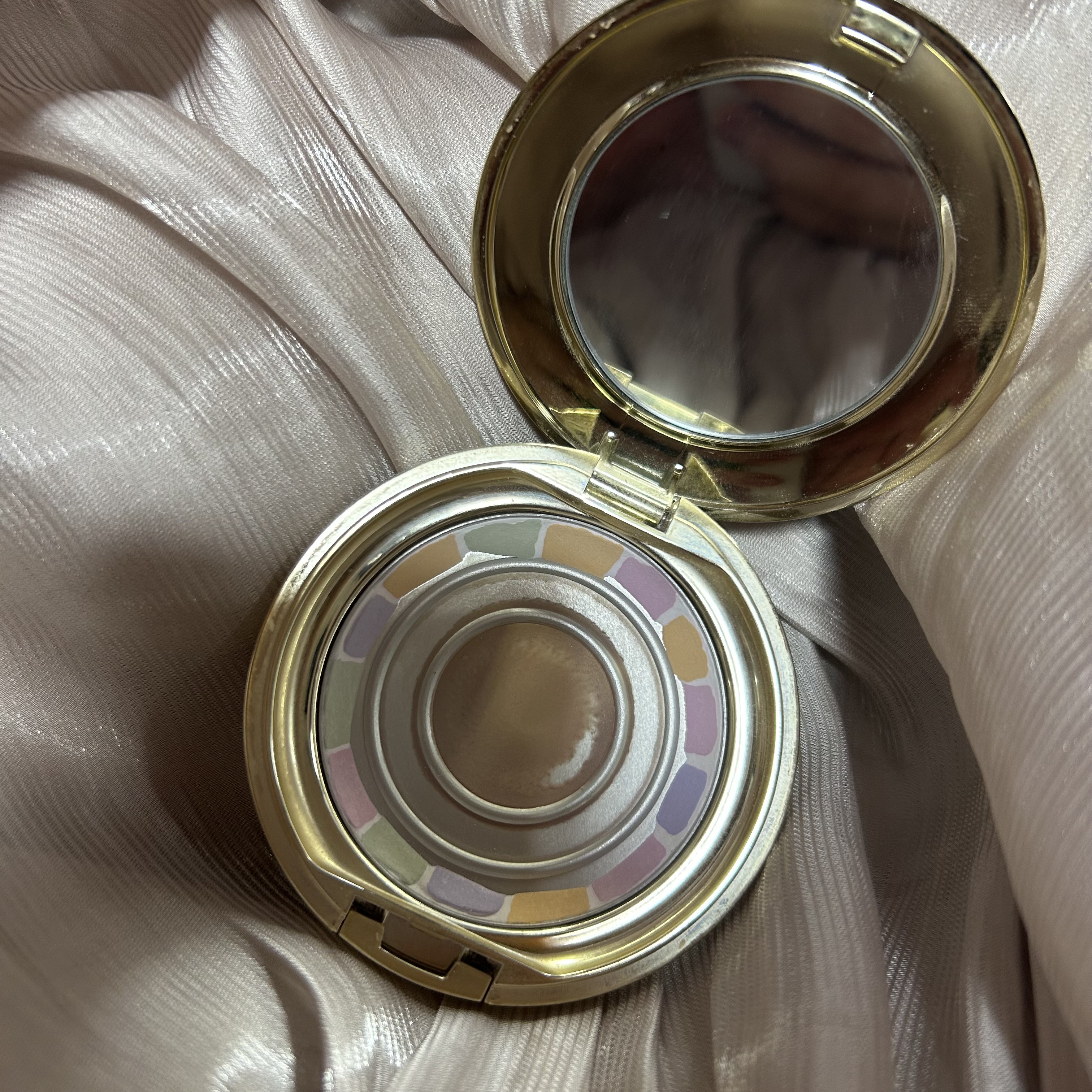 ラ プードル オートニュアンス/Elégance/プレストパウダーを使ったクチコミ（2枚目）