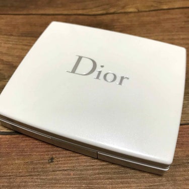 スノー ブラッシュ＆ブルーム パウダー 002 スプリング コーラル/Dior/パウダーチークを使ったクチコミ（3枚目）