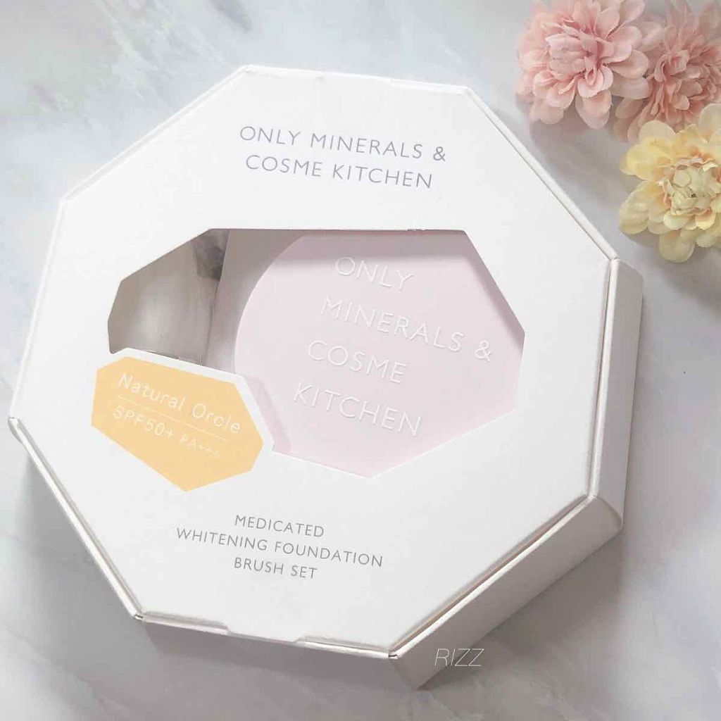 ONLY MINERALS 薬用美白ファンデーションSPF50+のクチコミ「🍀ONLY MINERAL🍀
コスメキッチン限定
薬用美白ファンデーション
ナチュラルオークル.....」（3枚目）