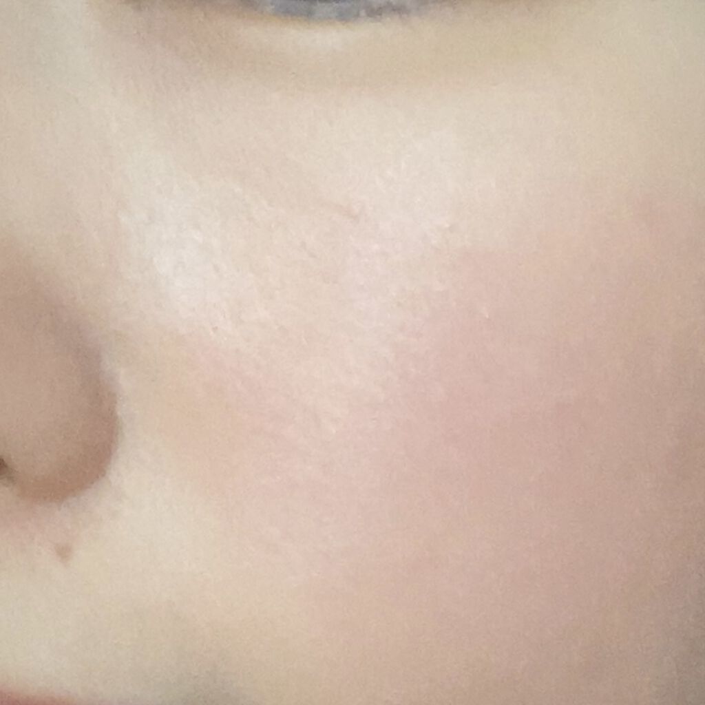 マットラディアンス ベイクドパウダー ハイライト01/ローラ メルシエ/パウダーハイライトを使ったクチコミ（3枚目）