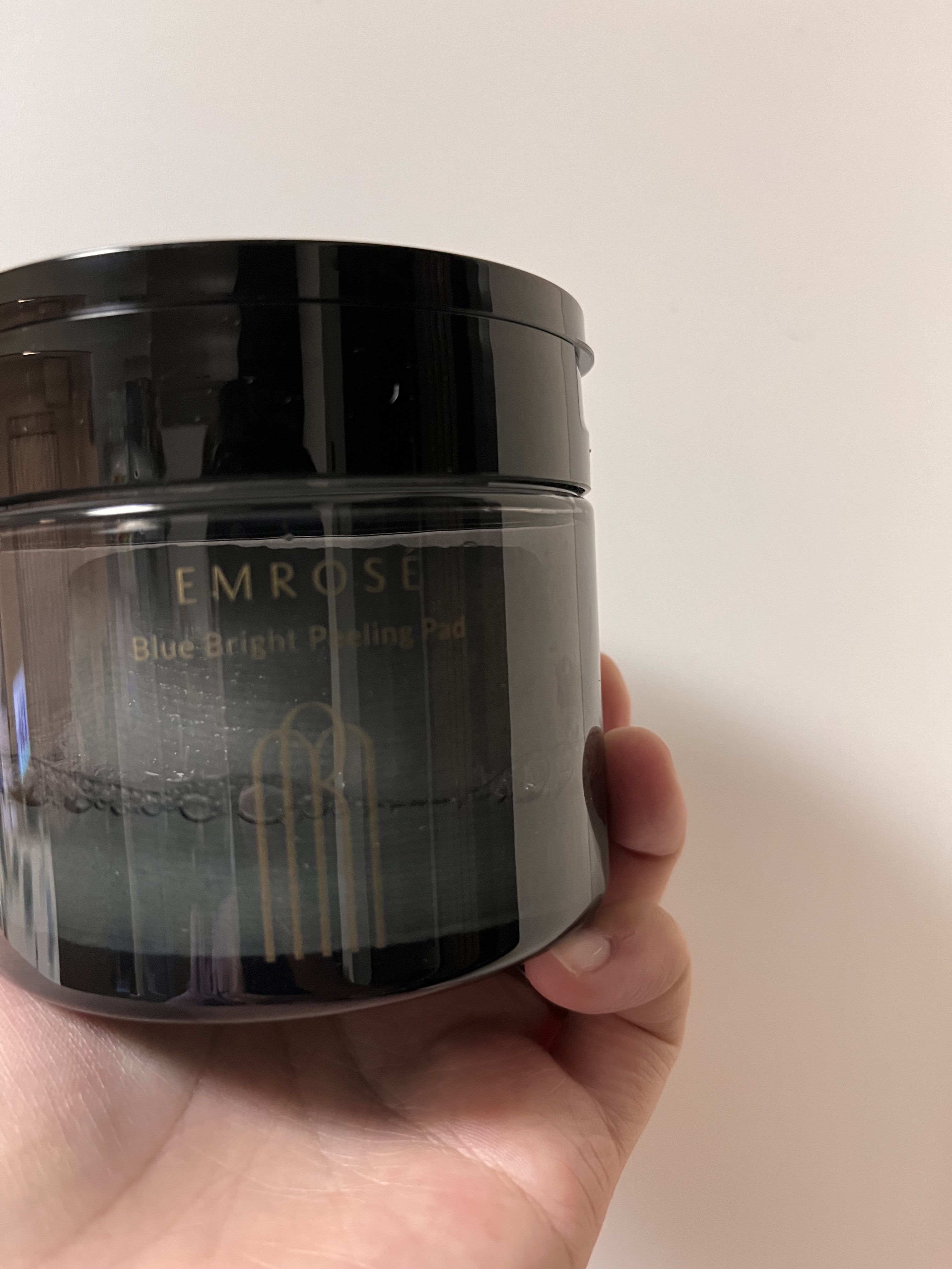 ブルーブライトピーリングパッド 180ml 40枚入り/EMROSÉ/トナーパッドを使ったクチコミ（2枚目）