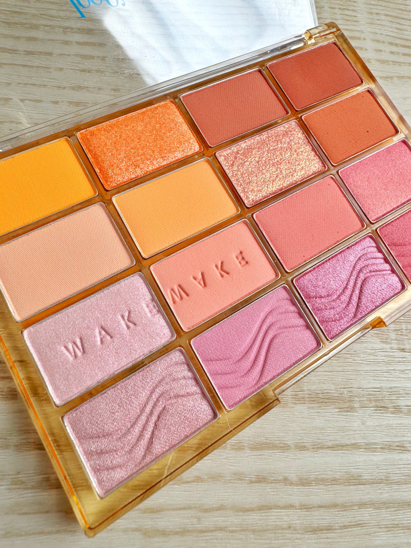 ソフトブラーリングアイパレット/wakemake/アイシャドウパレットを使ったクチコミ(2枚目)