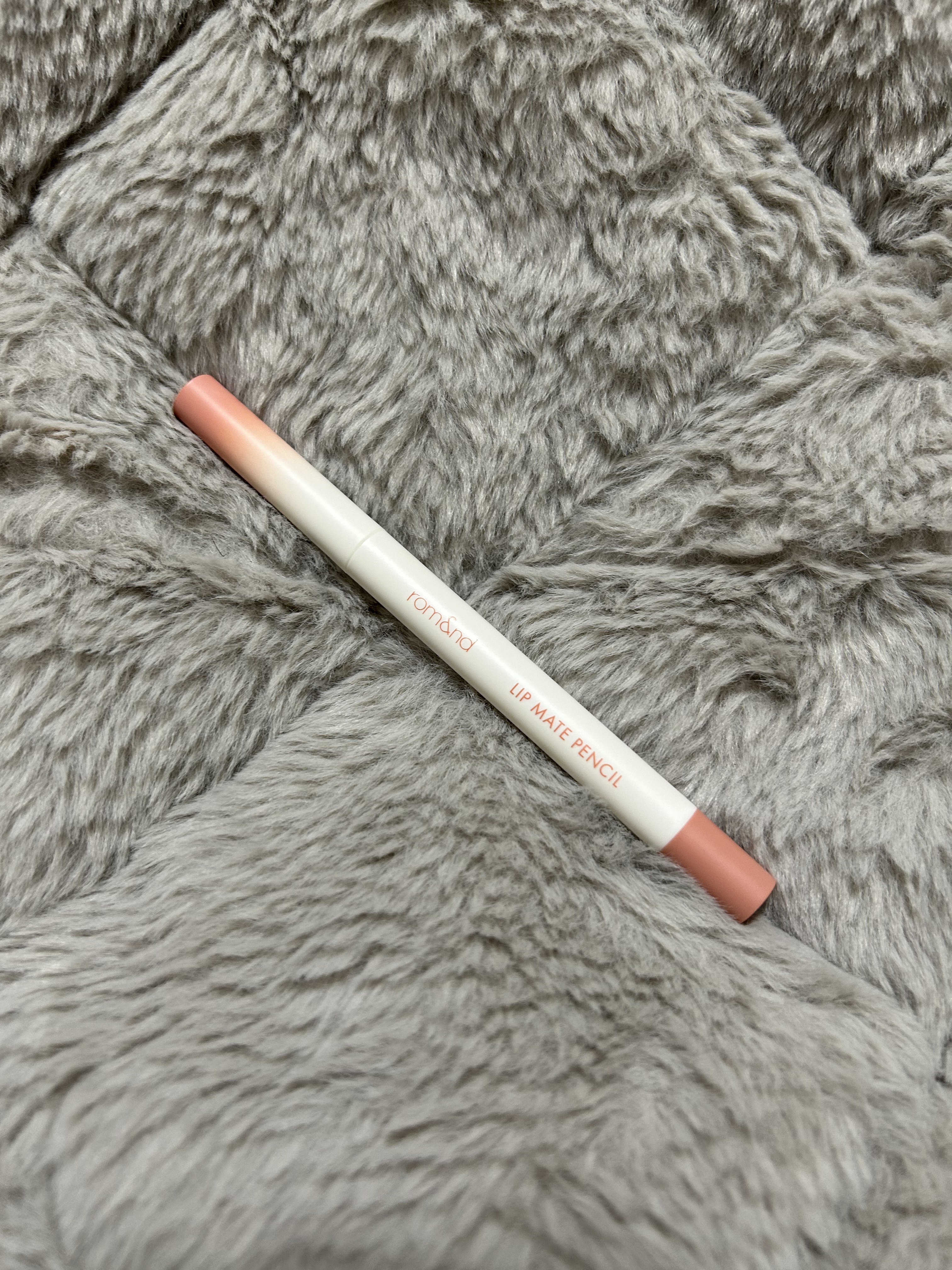  
【使った商品】rom&nd リップメイトペンシル03カヤベージュ

【値段】¥1,210

【使用感】リップペンシル初めてだけど、落ちちゃう気がする…。塗り方を試行錯誤中。

【良いところ】色がとってもかわいい💕

【イマイチなところ