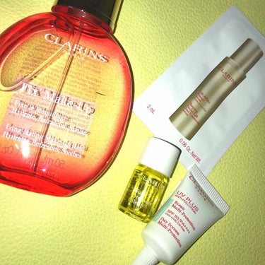 -💁✨ CLARINS フィックスメイクアップ


使用した感想(*¨̮*)
今日ついに、使いました！
今日は、いつも通りお化粧して
8時間くらい仕事をしてました！

職場は、暖房を付けてるので
日中は