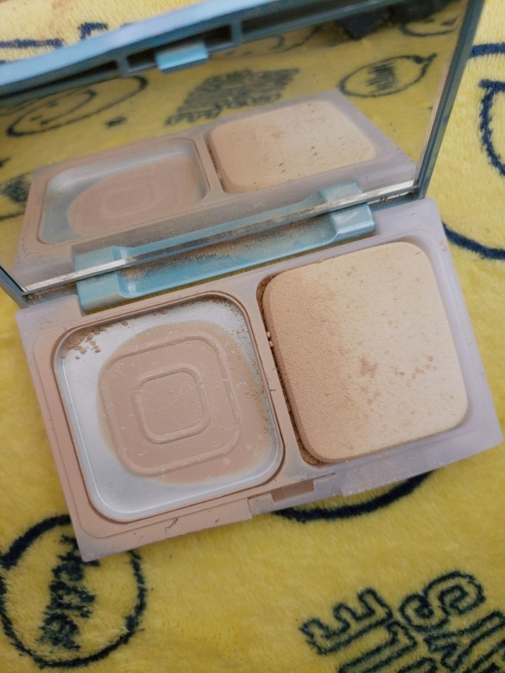 こんばんわ、みぃきぃです😇
使い切りコスメ
CANMAKE
UVシルキーフィットファンデーション01

これは、初めて本格的に化粧し始めた時の誕生日プレゼントでお母さんに買ってもらったのです💕
高３位の時に買って貰ってやっと使い切りまし