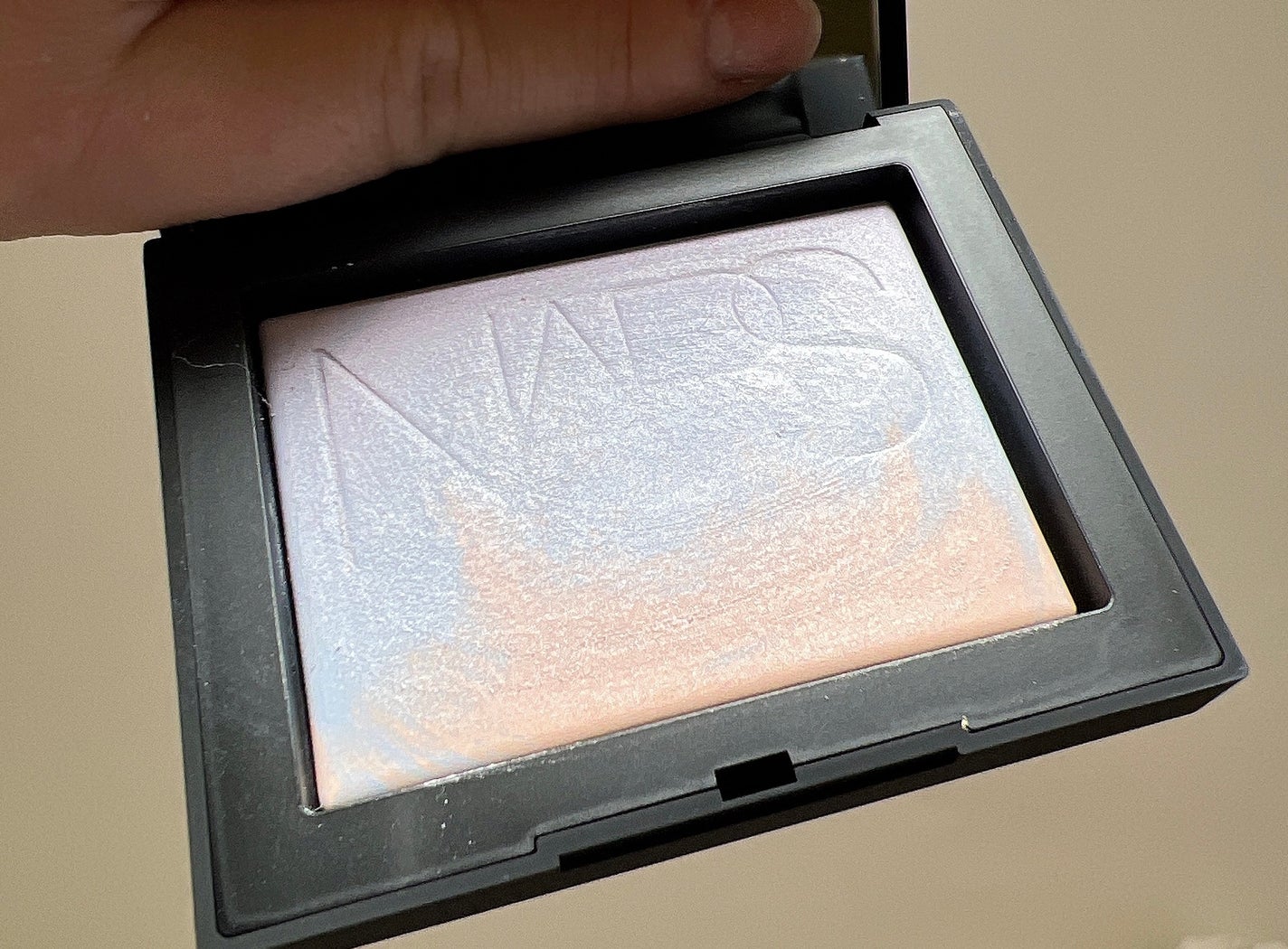 ライトリフレクティング プリズマティックパウダー/NARS/プレストパウダーを使ったクチコミ(2枚目)