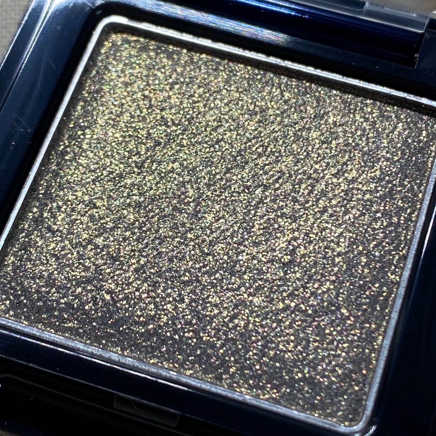 ラズル アイカラー/エレガンス ラズル /単色アイシャドウを使ったクチコミ(2枚目)