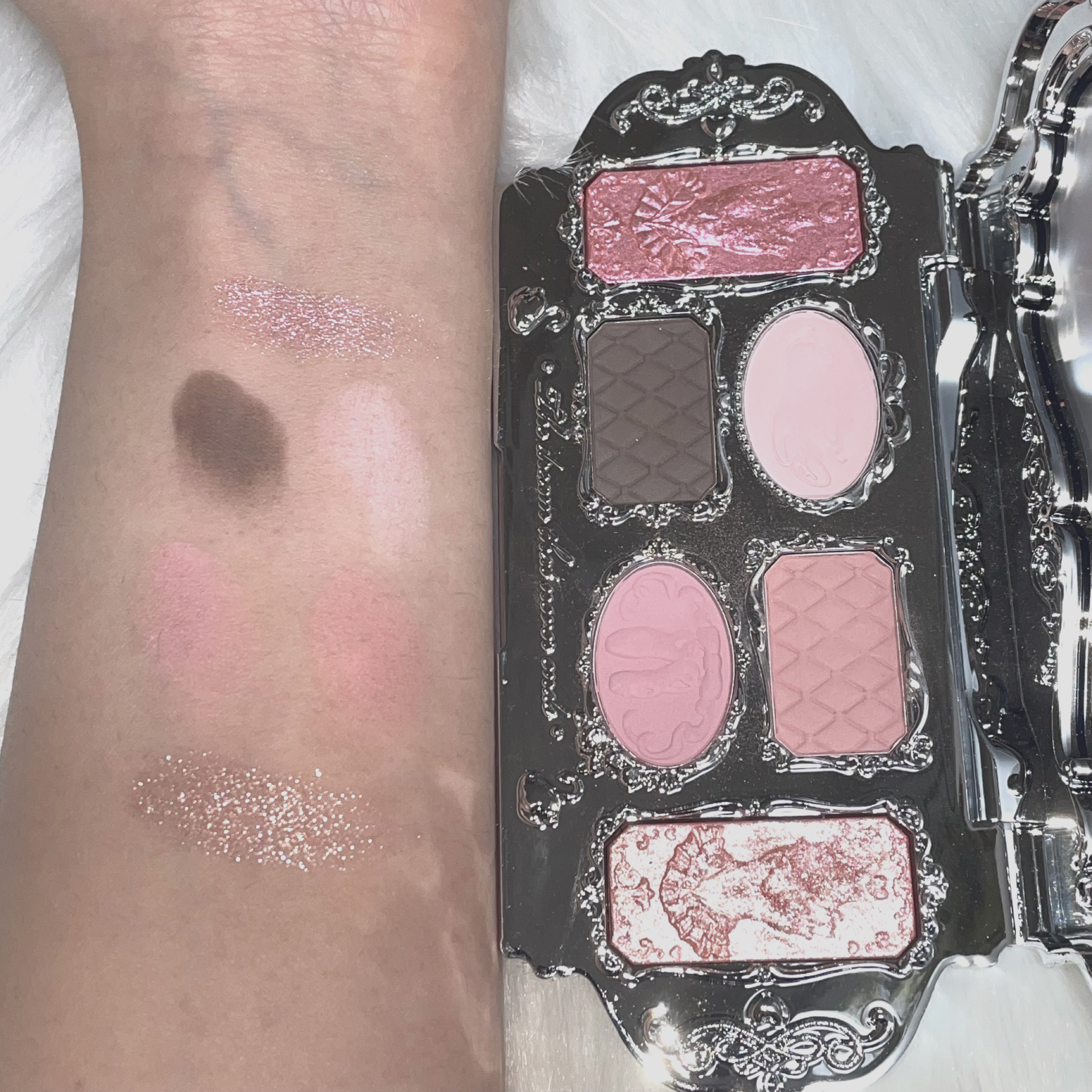 フラワーノーズスワンバレエシリーズ アイシャドウパレット 03 ピンクスワン/FlowerKnows/アイシャドウパレットを使ったクチコミ（2枚目）