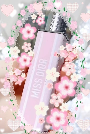 DIOR スティックタイプのかわいい香水💖
2024年1月に発売された時にすぐ購入😊

とてもいい香りで甘さにうっとりします

デートの時にバッグからすぐ出してくるっと塗れて
とても簡単に使えます

プ