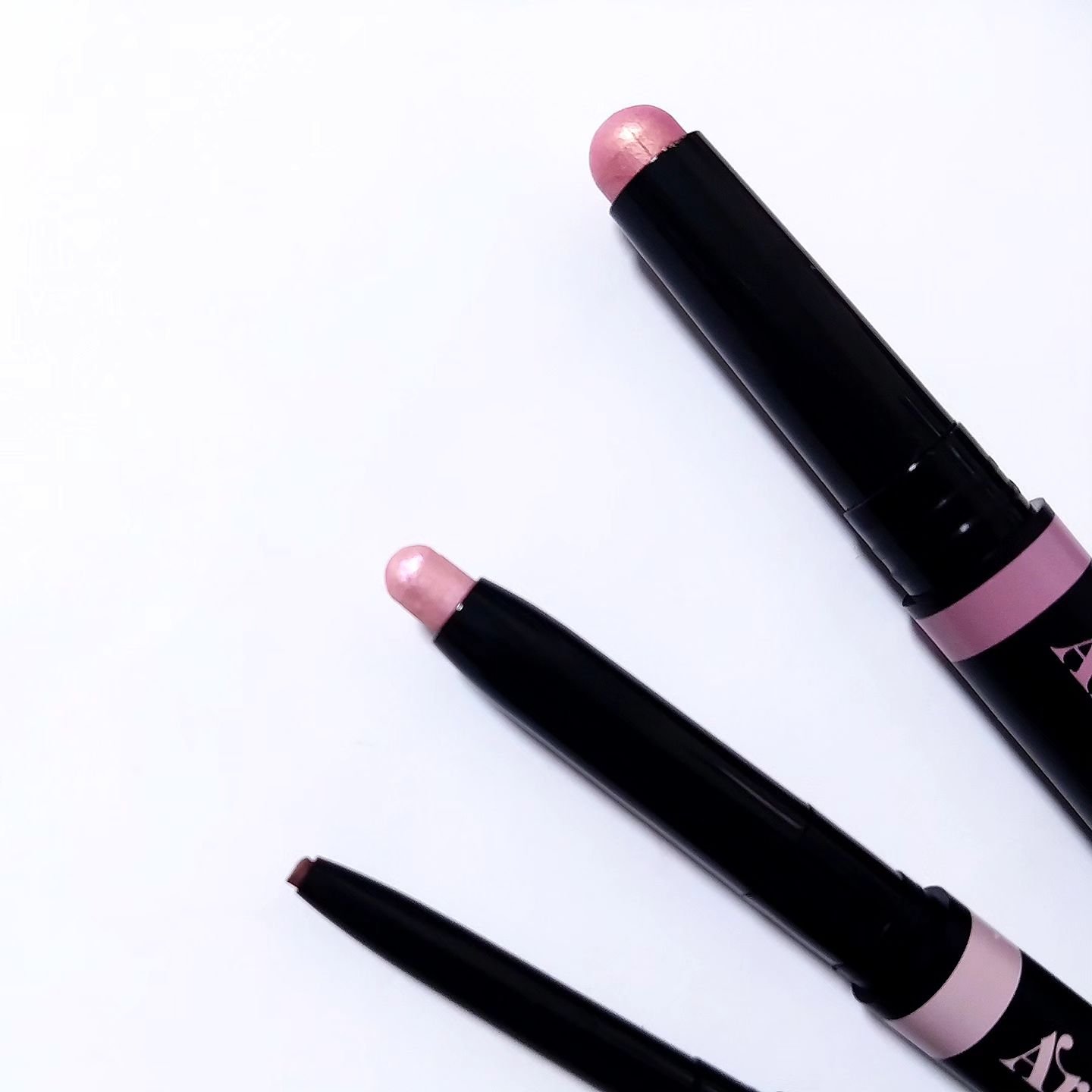 アートクロッキススティックシャドウキット/MAKEHEAL/スティックアイシャドウを使ったクチコミ（2枚目）