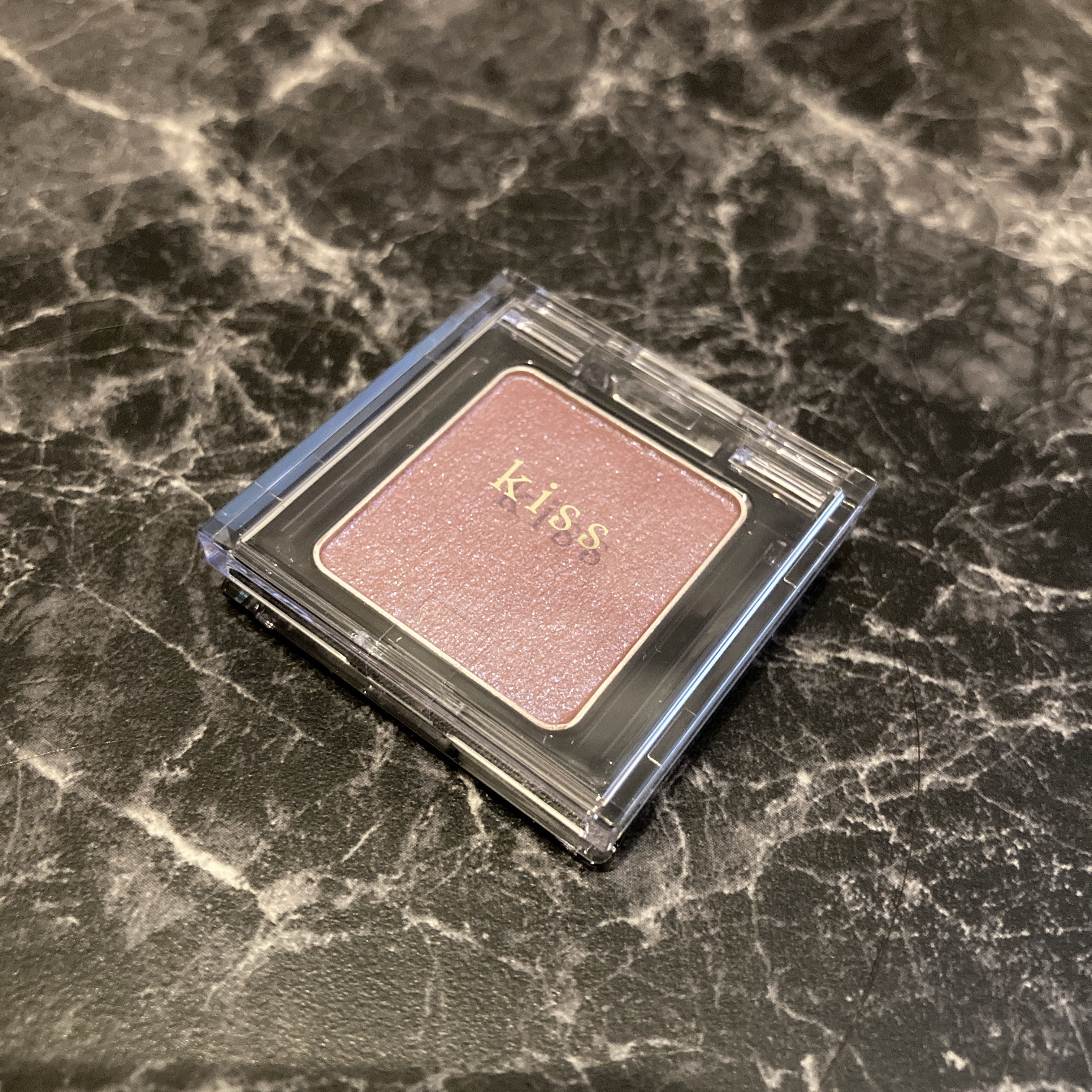  シアー グリッターアイズ 54 マスカレード(MASQUERADE)/KiSS/単色アイシャドウを使ったクチコミ（1枚目）