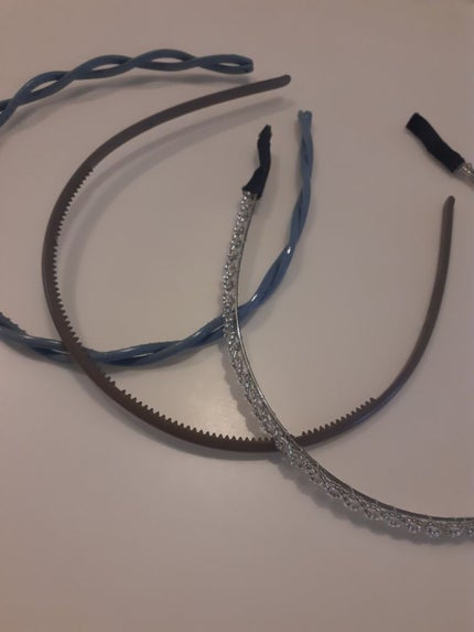 うた on LIPS 「今日は私が気に入っているヘアアクセを紹介します。黒のカチューシ..」(4枚目)