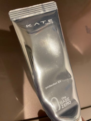 ○KATE
プロテクションエキスパート
￥1.540-

お手頃価格の日焼け止め下地！
SPF50+ PA +++で紫外線からしっかり守ってくれます！

クリーム状のゆるめのテクスチャーで
肌をしっとり