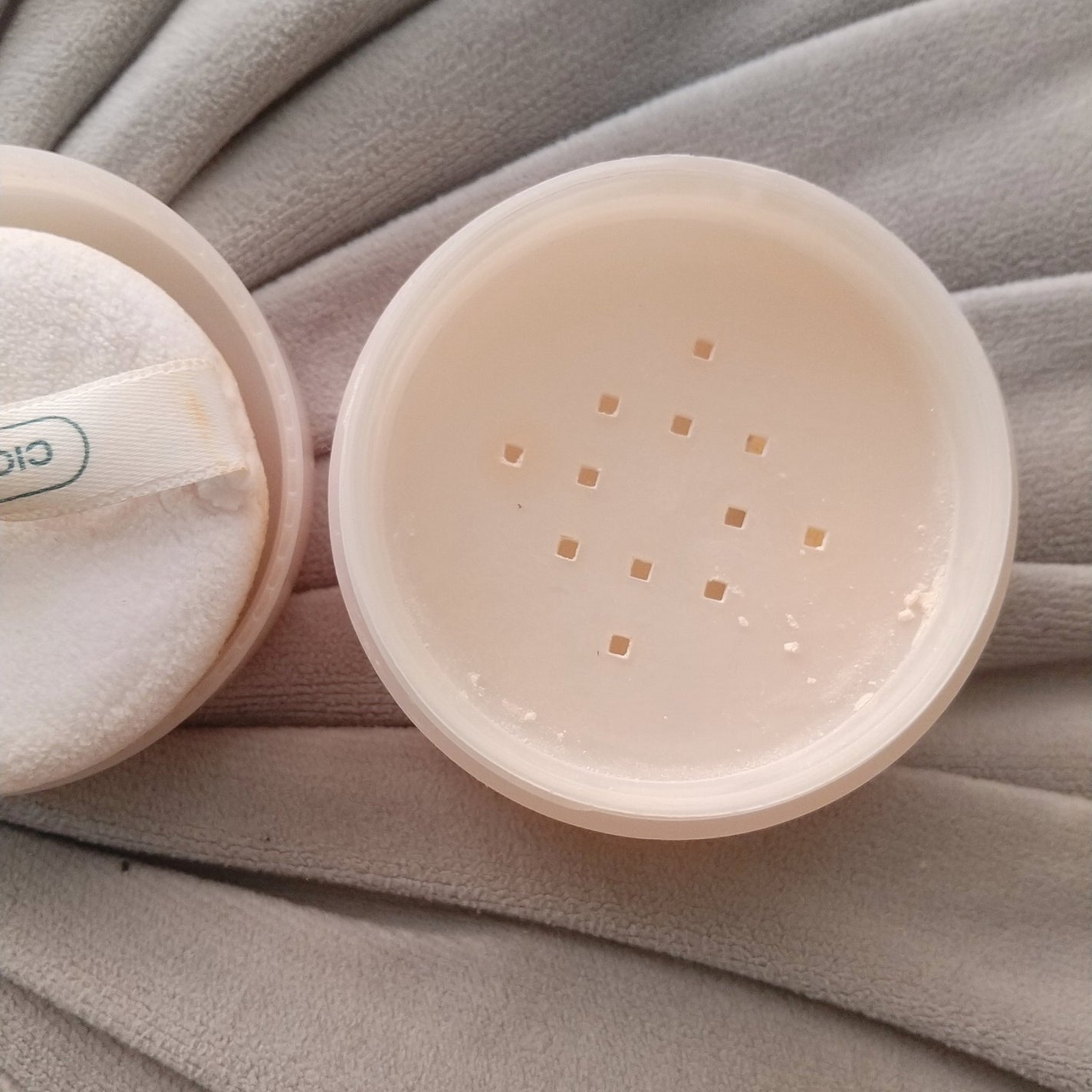 CICA ノーセバムシマーパウダー/VT/ルースパウダーを使ったクチコミ(2枚目)