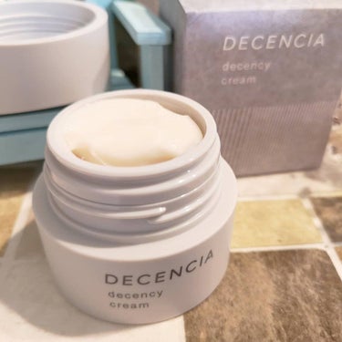 DECENCIA ディセンシー クリームのクチコミ「DECENCIA(ディセンシア)
ディセンシー クリーム　30g・11,000円のご紹介です。.....」（2枚目）