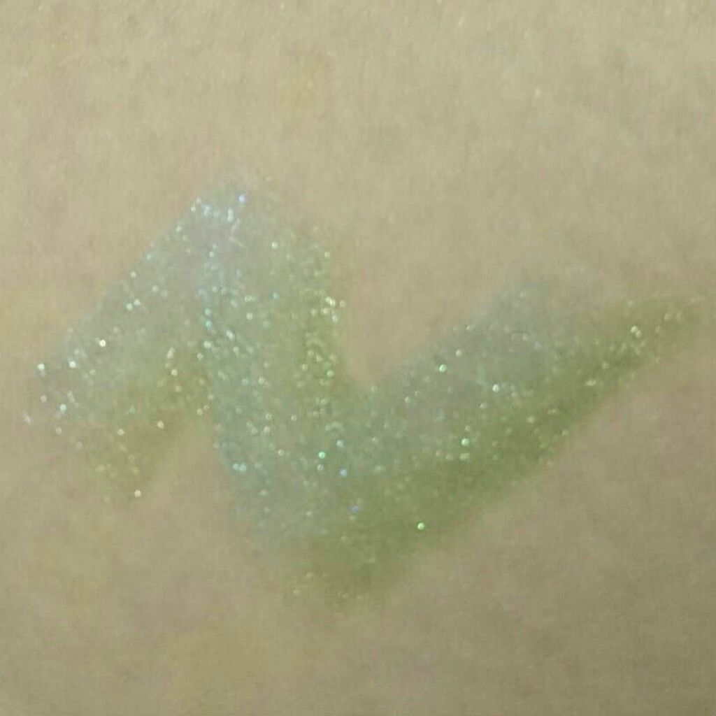 KANEBO カネボウ ドローイングデュアルペンのクチコミ「ドローイングデュアルペン 01使用

遊び心を取り入れたアイメイク❤
緑と水色のアイシャドウ
.....」（2枚目）