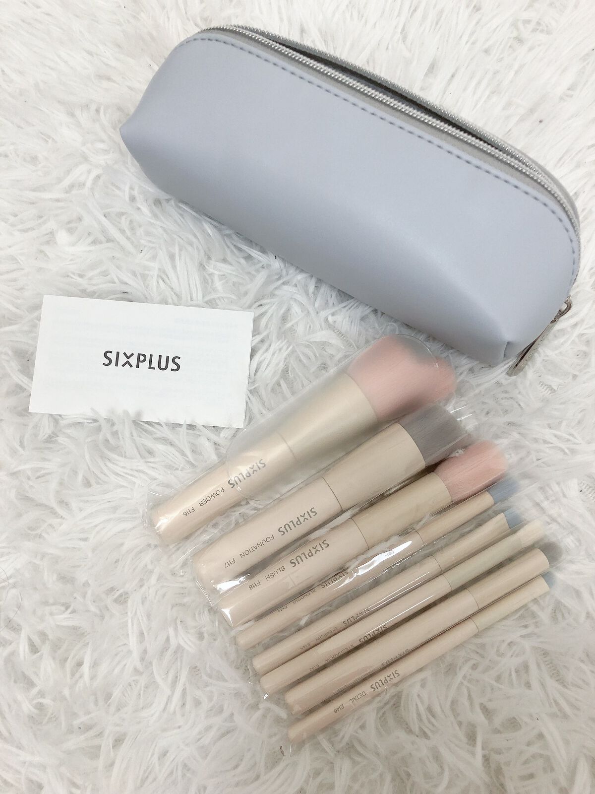 Youpon01 on LIPS 「メイクブラシといえば、#sixplusさん🌟8本のセットが入っ..」(1枚目)