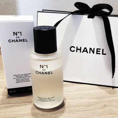 CHANEL セラム ミスト N°1 ドゥ シャネルのクチコミ「友達からプレゼントでいただいたCHANELのセラム ミスト N°1 ドゥ シャネルのミスト👼💓.....」（1枚目）