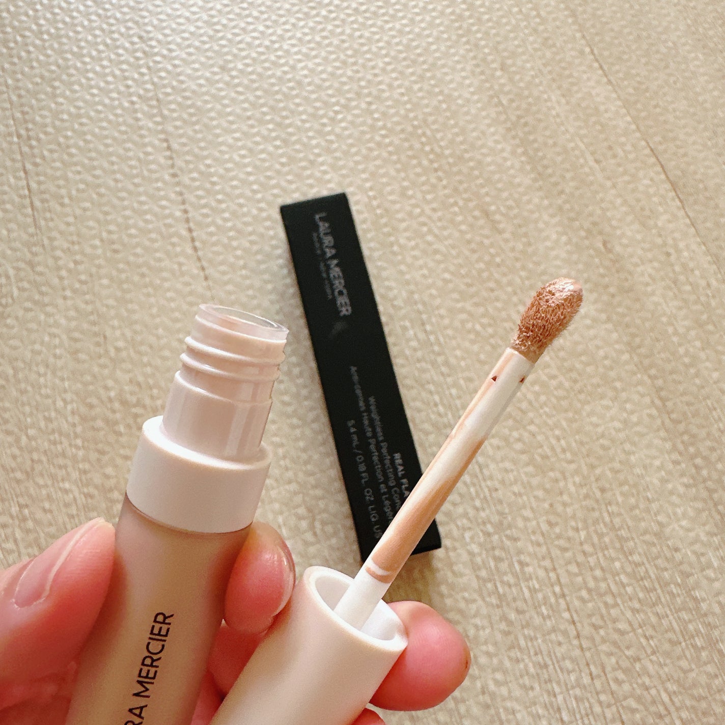 リアル フローレス ウェイトレス パーフェクティング コンシーラー/ローラ メルシエ/リキッドコンシーラーを使ったクチコミ(4枚目)