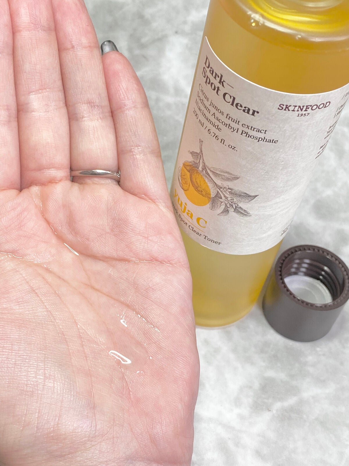 ゆずC ダークスポットクリア エッセンス/SKINFOOD/美容液を使ったクチコミ(3枚目)