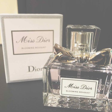 🌷Dior ブルーミングブーケ 🌷
.
.
少しお高めですが、お値段以上の香りです。
ほんとに上品で素敵な香りがして、
多分嫌いな人はいないでしょうって感じです😌
外見も可愛くて可愛くてしかたないです
