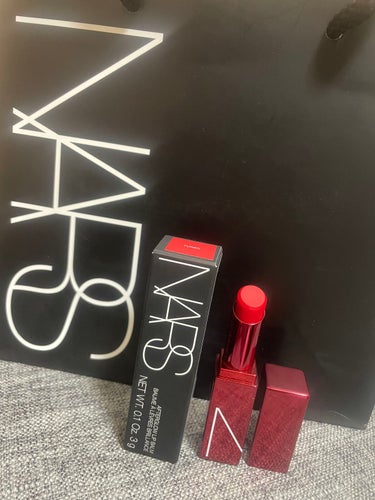 🍏NARS
アフターグロー リップバーム



新年に赤リップを購入

バームなのでツヤっとした唇に💓
色味も優しく出るのでナチュラルな魅力😆