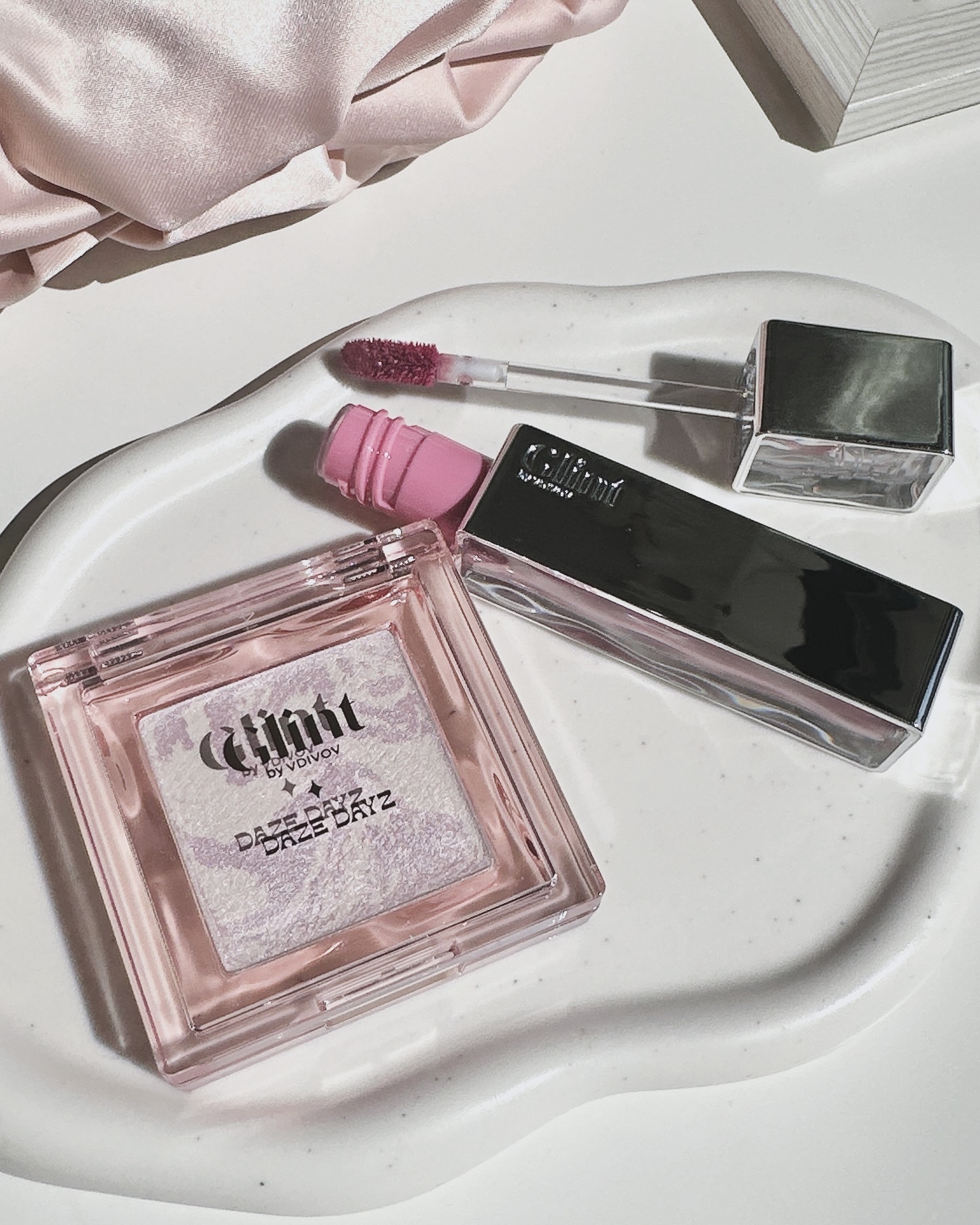 〈Glint/グリント〉

パケもかわいいくて好きなコスメ❤️
前にリップも使っていて気に入ってます！

今回はティント＆ハイライトのセットをご紹介✨

@glint_official_jp 
@lgbeauty_jp 

◻︎マーブルベイ