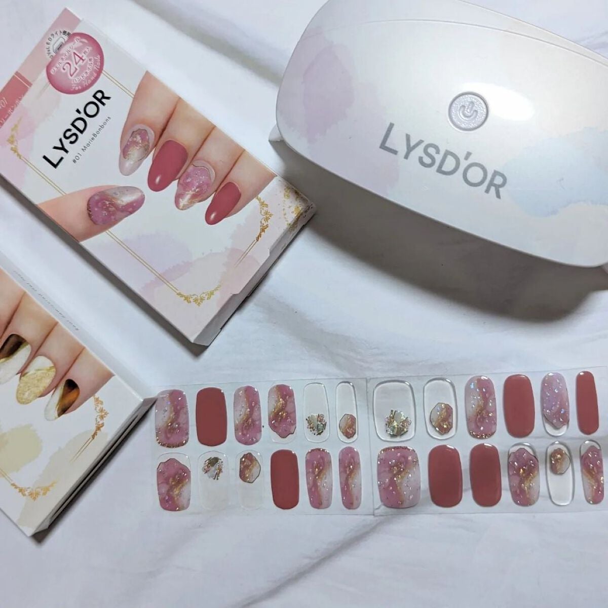 mana akashi on LIPS 「シールタイプのジェルネイル初めてやってみた✨簡単にで..」(2枚目)