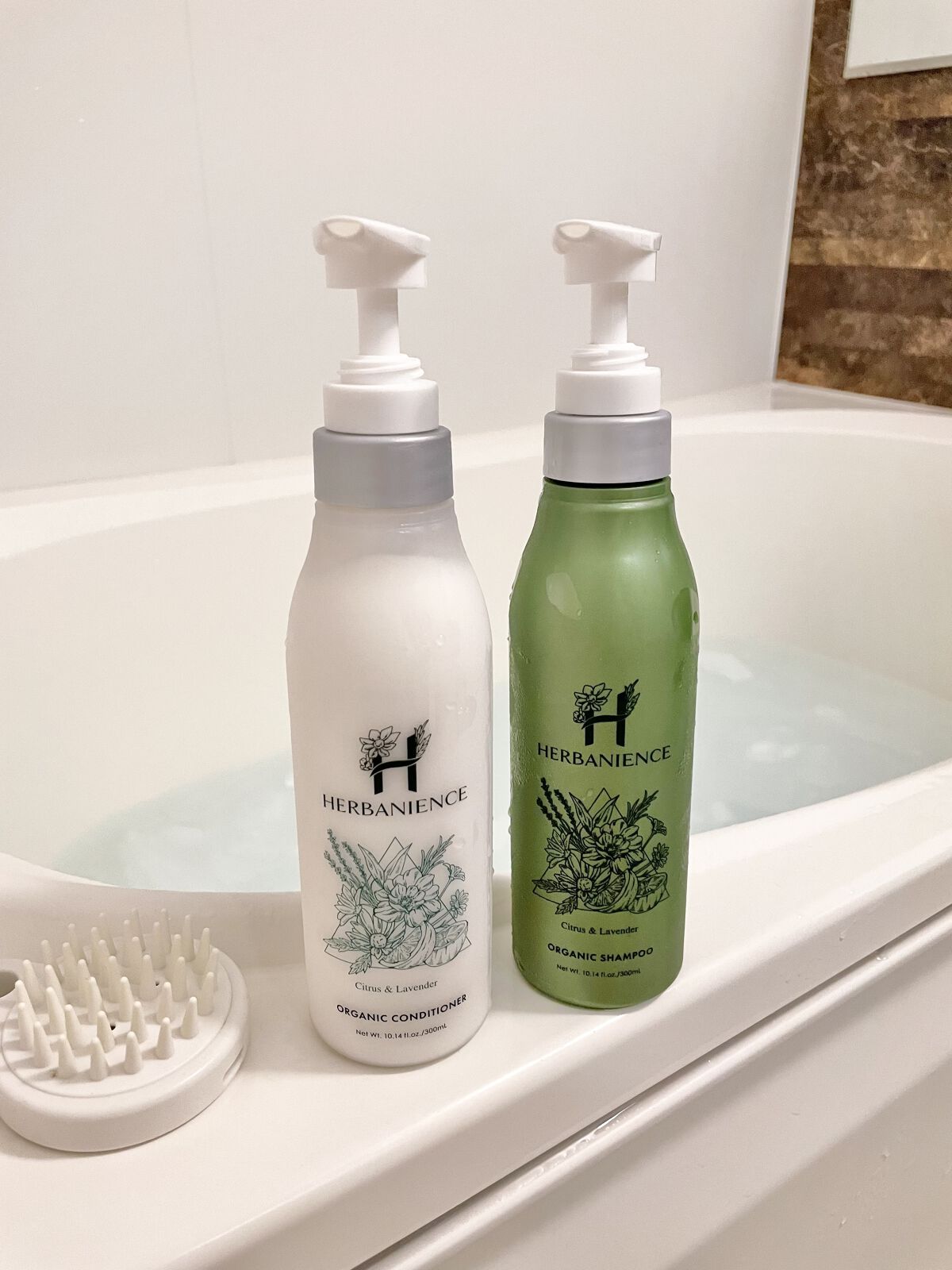 HERBANIENCE ハーバニエンス シャンプー・コンディショナー(シトラス＆ラベンダー)のクチコミ「『うねり』がこんなにおさまるシャンプー初めてすぎてコンディショナー追加した報告🧴🫧
サロンさん.....」（1枚目）