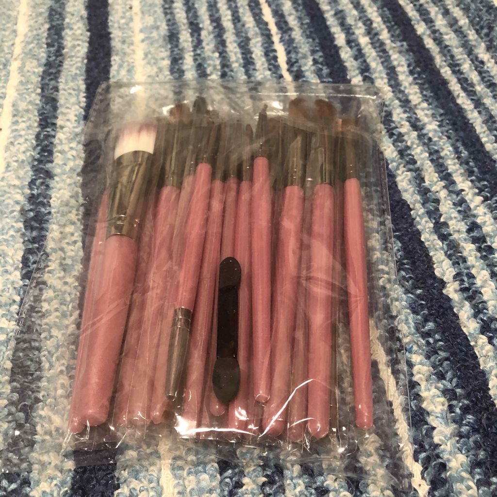 まる on LIPS 「化粧品の福袋(*'▽'*)全部合わせて1880円❗️安いから不..」(2枚目)