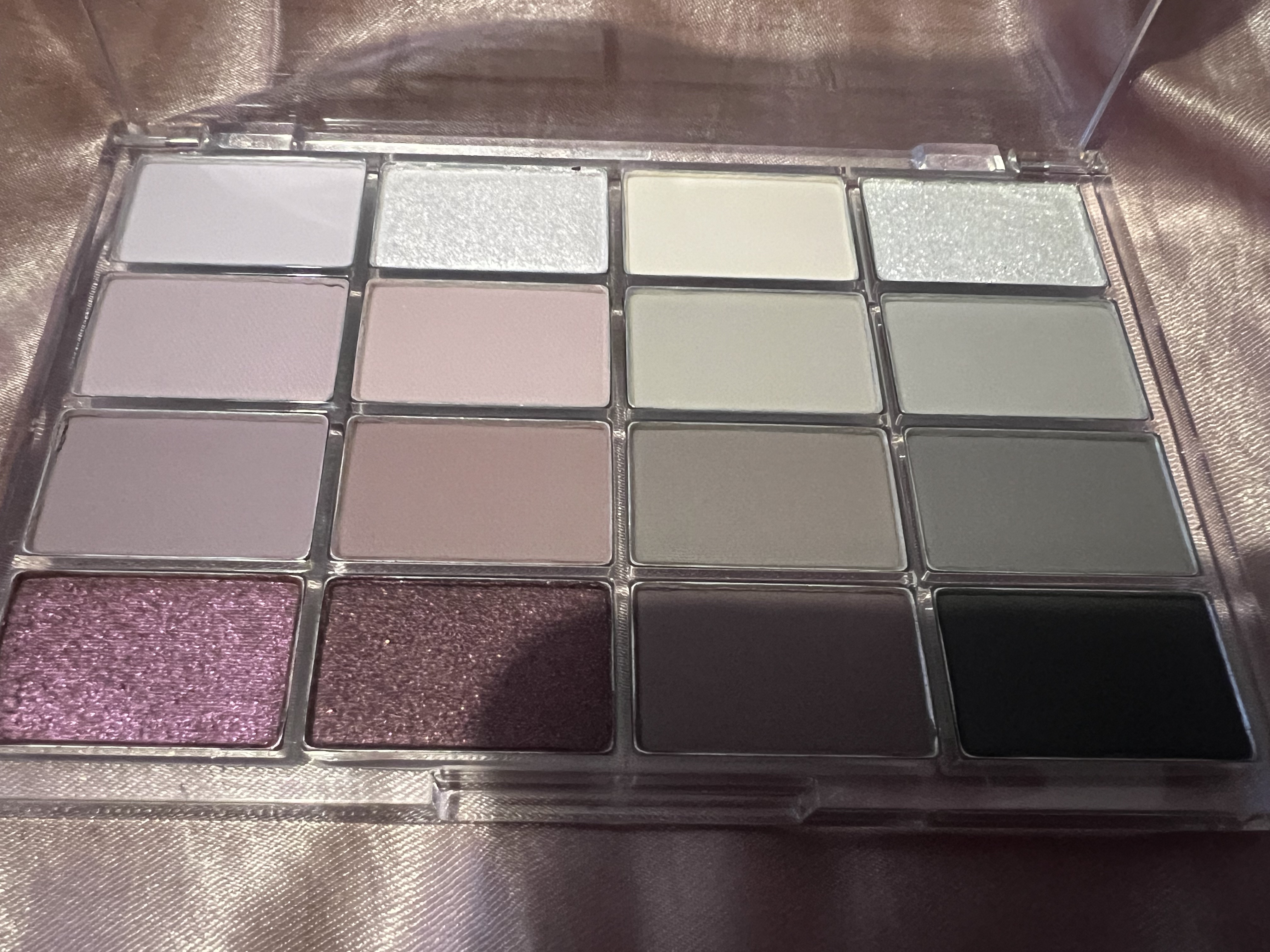 ソフトブラーリングアイパレット/wakemake/アイシャドウパレットを使ったクチコミ（2枚目）