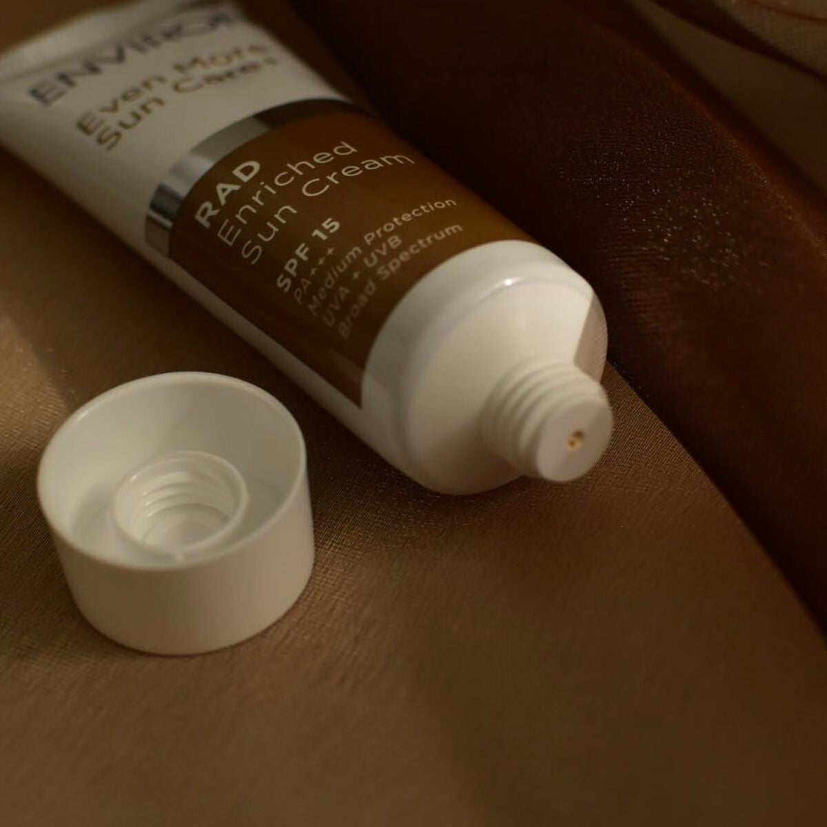 【ポポ】モイスチャートーナー200ml&ラドエンリッチドサンクリーム 試してみた】エンビロン ラドエンリッチドサンクリームのリアル