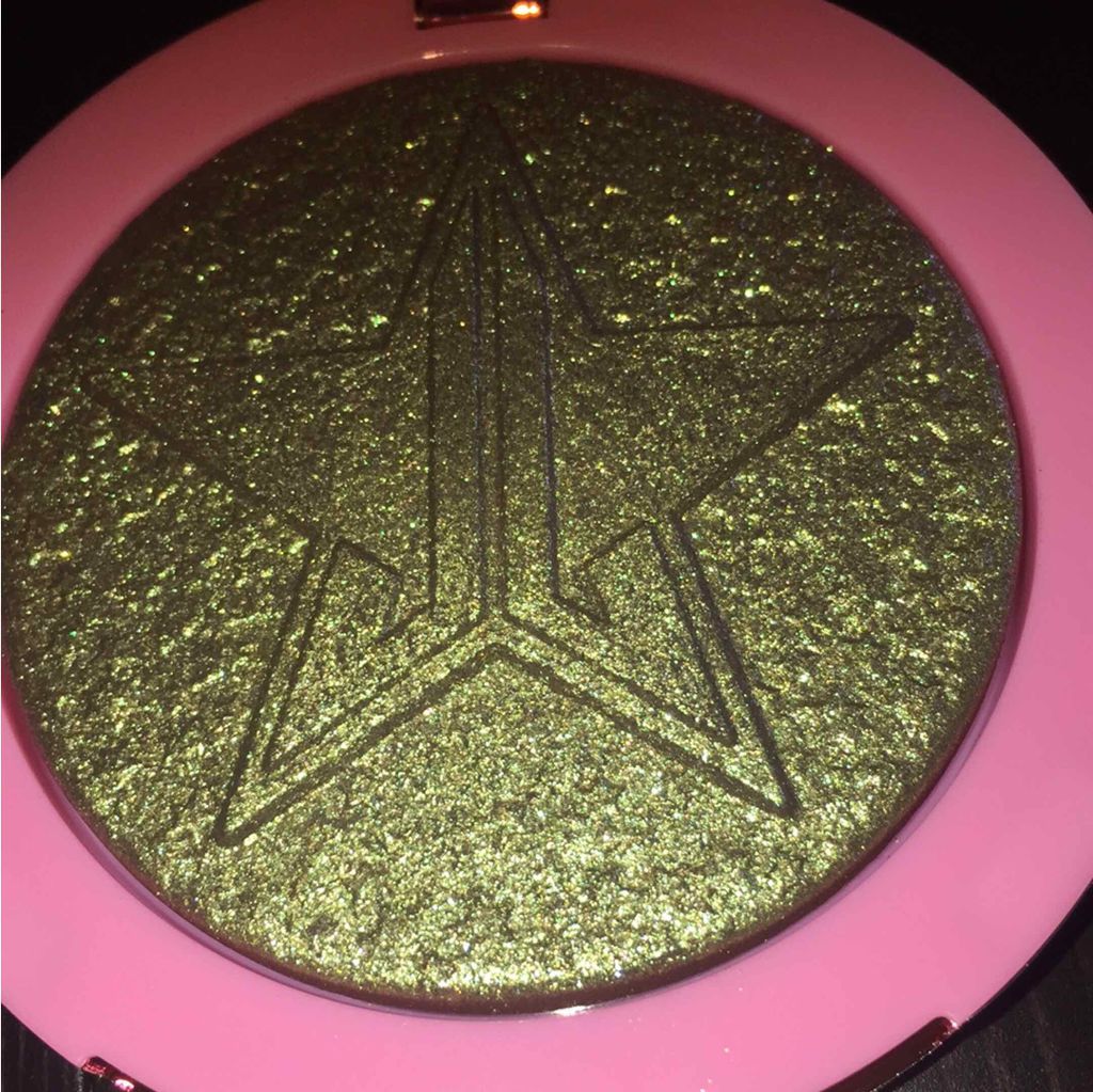 Jeffree star supreme frost/Jeffree Star Cosmetics/パウダーハイライトを使ったクチコミ(2枚目)