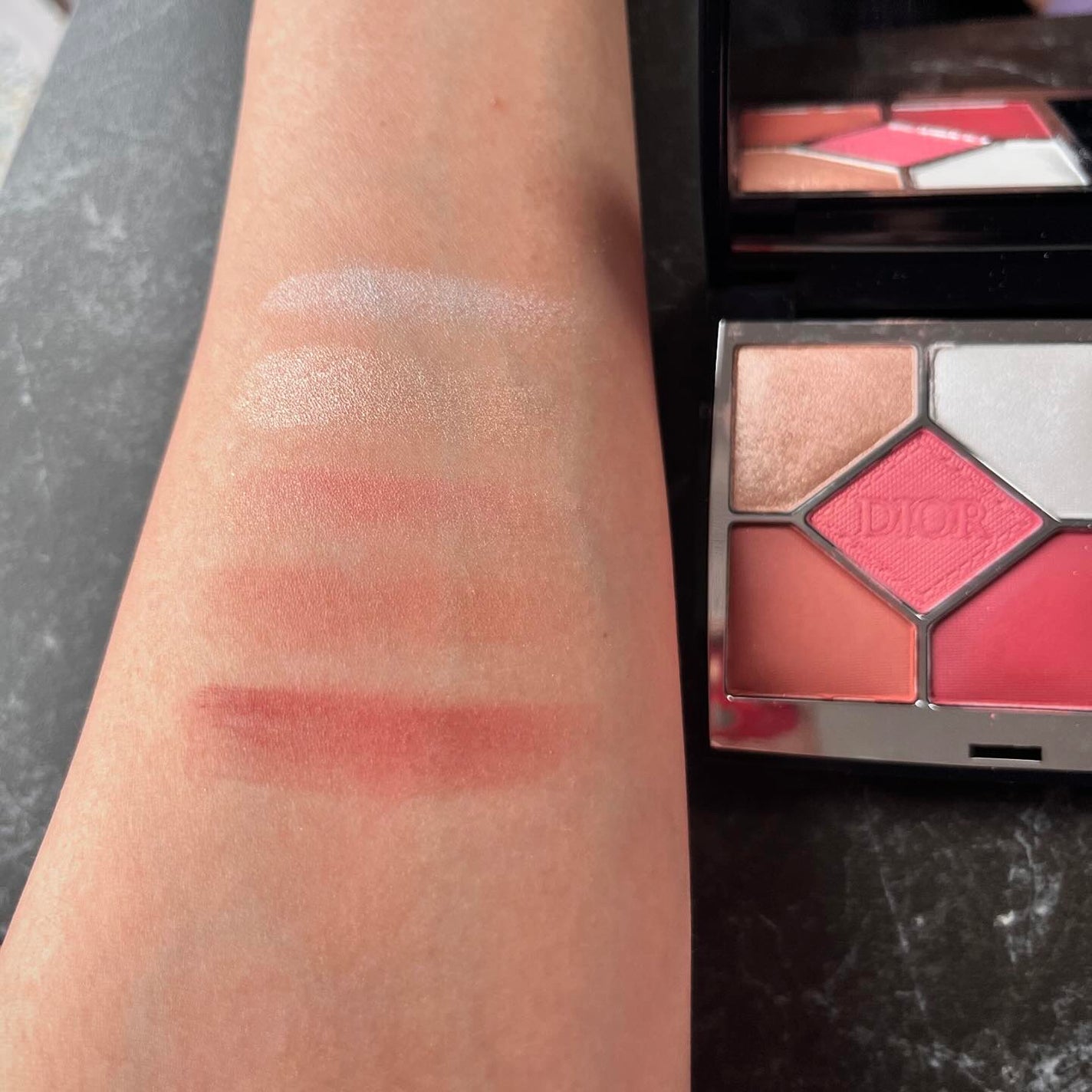 ボーム エサンシエル/CHANEL/スティックハイライトを使ったクチコミ(2枚目)