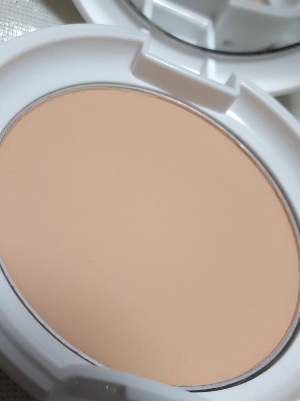 プレシャスミネラル パフューム サンBBパクト/ETUDE/プレストパウダーを使ったクチコミ（3枚目）