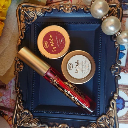 SABON リップポリッシャーのクチコミ「リップポリッシャーは
赤い蓋のデザインで
赤い粒々が入っており
唇に塗って使用する
リップスク.....」(3枚目)