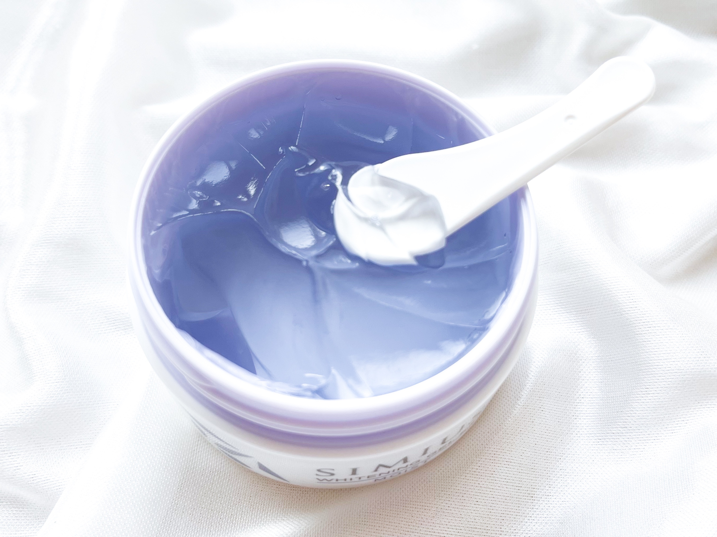 シミウス 薬用ホワイトニングジェルEX モイスト（しっとり）のクチコミ「\ しっとりなめらかジェルでシミ悩みゼロ肌へ /
シミウス
薬用ホワイトニングジェルＥＸ　モイ.....」（2枚目）