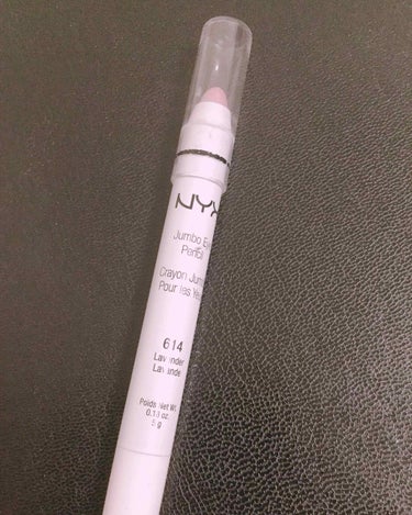 NYX Jumbo Eye Pencil 614 Lavender

肌に馴染むので目元が綺麗に見えます
ラメが明るく細かいのでハイライトとしても使えます
ラベンダーカラーなのですが少し白っぽいので涙袋