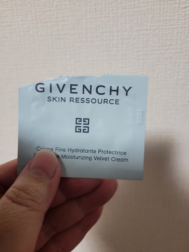 GIVENCHY スキン リソース ベルベット クリームのクチコミ「こちら#ぷぅぴぃ ちゃんから頂きましたm(_ _)m
とても不思議でした❤
薄く塗ってるつもり.....」（1枚目）