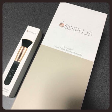 sixplus
魅力のコーヒー色 メイクブラシ15本セット 
ファンデーションブラシ単品

youtubeで色々な方が動画出してて、
気になってました♡
楽天で購入して、今日届きました。
実物は抜群に可